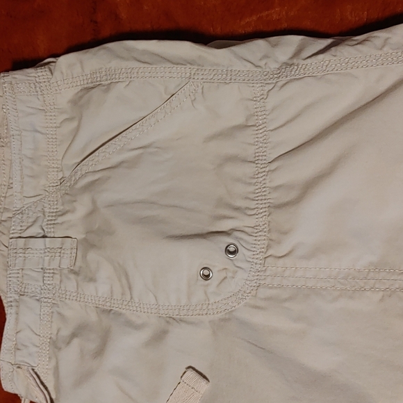 Jules & James Women's Cargo Shorts - Picture 2 of 9